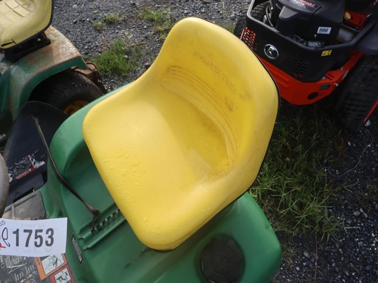 john-deere-lt155-riding-mower-image-19