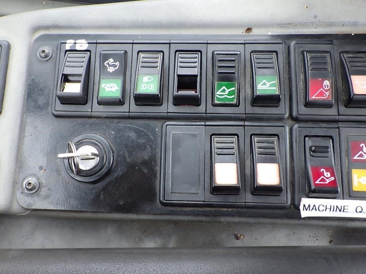 2014-deere-244j-image-30