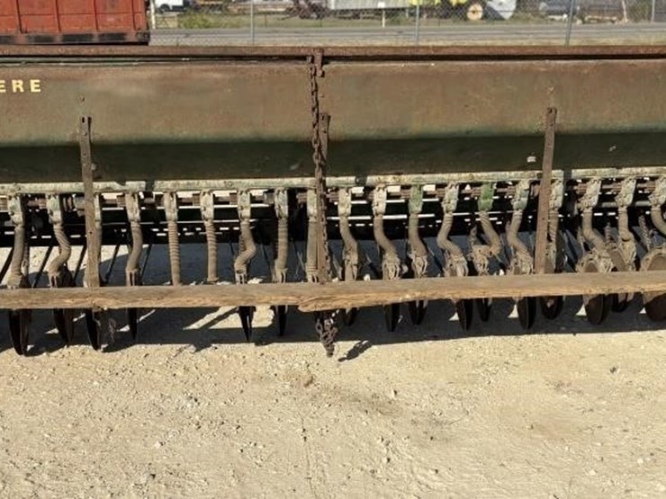john-deere-8300-image-2