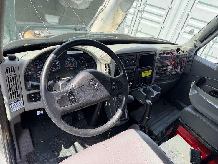 2011-international-4300m7-flat-bed-image-21