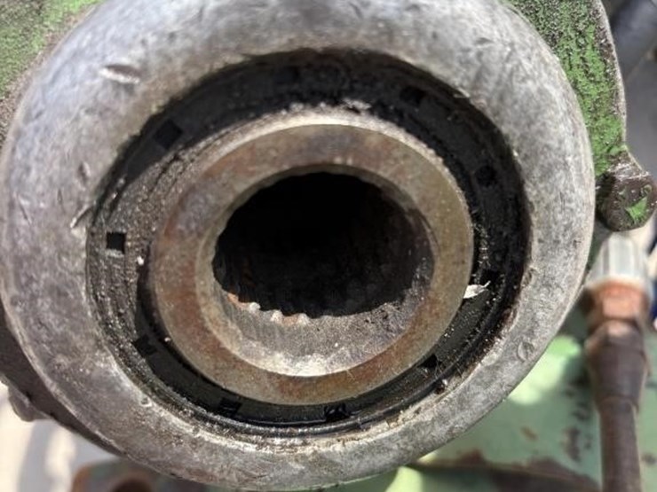john-deere-300-image-13
