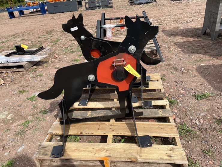 #5435-•-3/8-in.-ar500-steel-coyote-shooting-target-with-heart-flapper-image-1