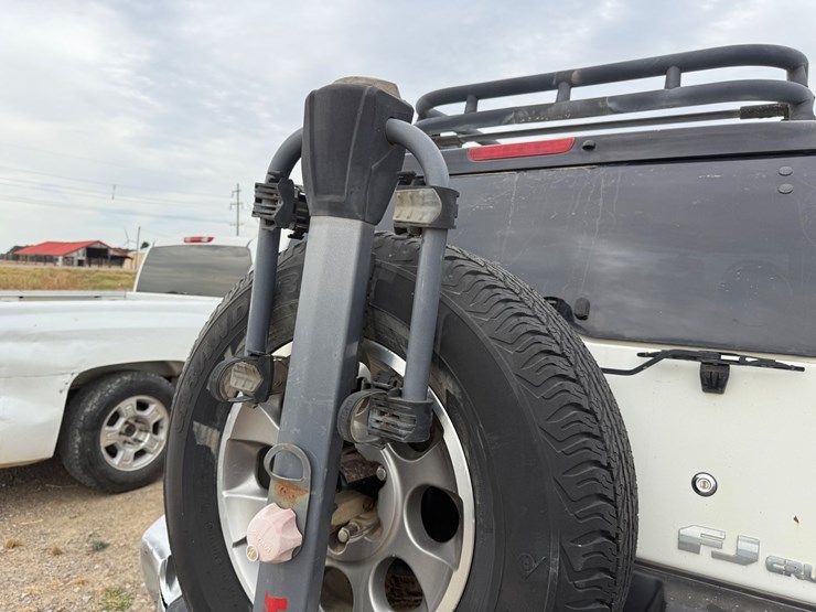 2011-toyota-fj-cruiser-image-9