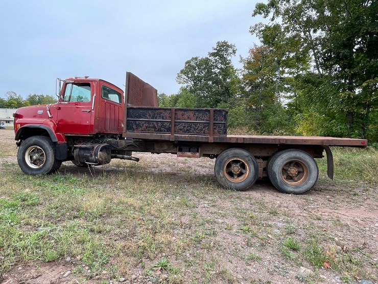 #5049-•-1980-ford-t/a-flatbed-dump-truck-(has-mi-title)-image-8