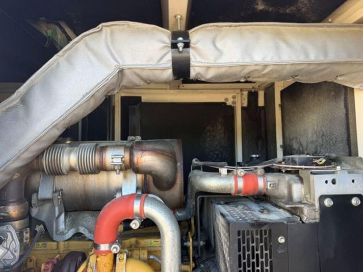 2015-caterpillar-aps100-image-32
