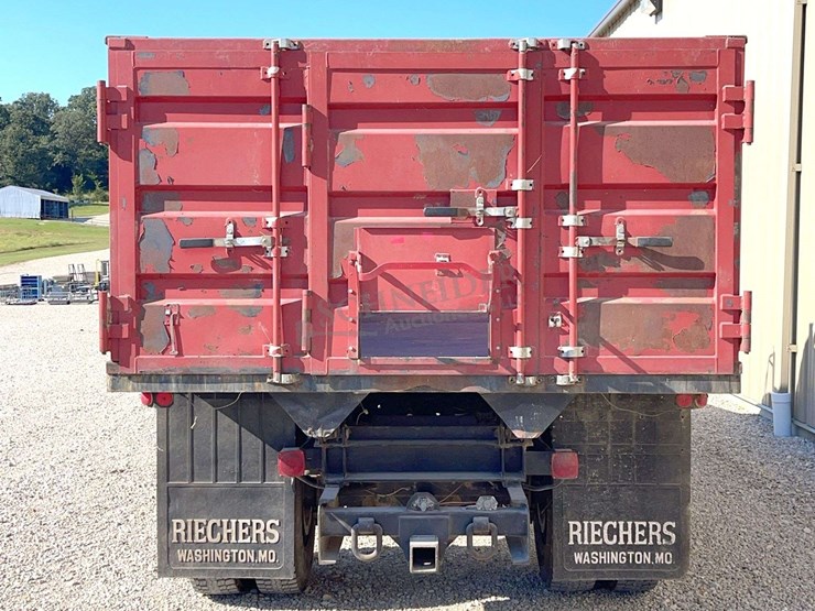2002-chevrolet-c7500-single-axle-grain-truck-image-10