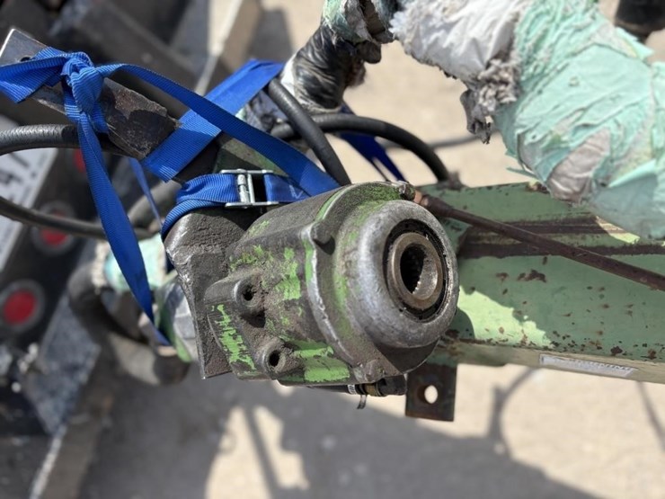 john-deere-300-image-12