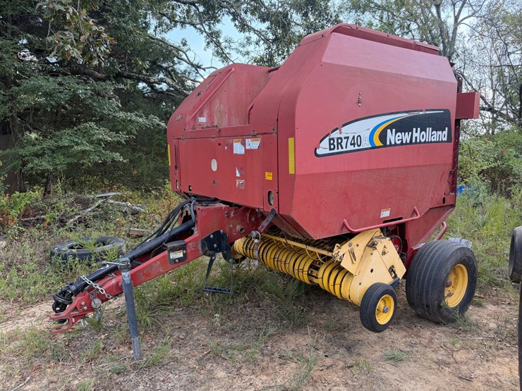 new-holland-br740a-image-1
