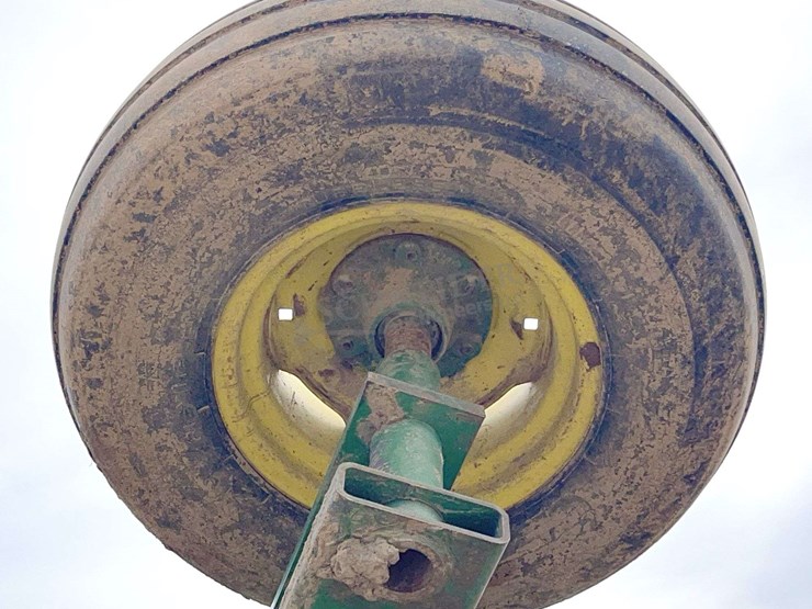 john-deere-235-image-19
