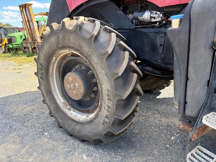 case-ih-magnum-235-image-15