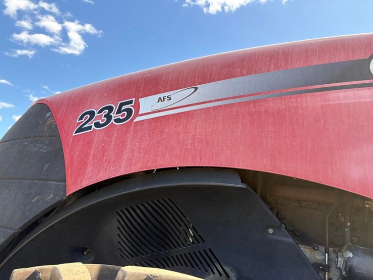 case-ih-magnum-235-image-16
