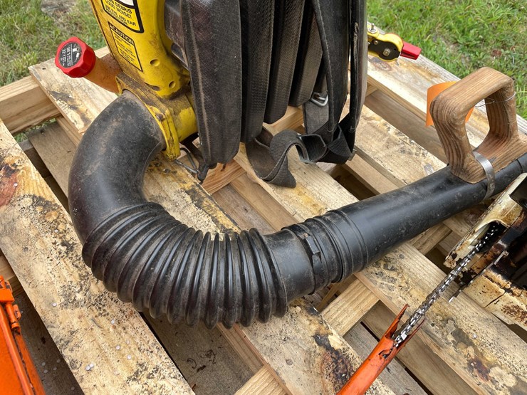 #5402-•-(1)-john-deere-leaf-blower-&-(2)-stihl-chain-saws-image-24