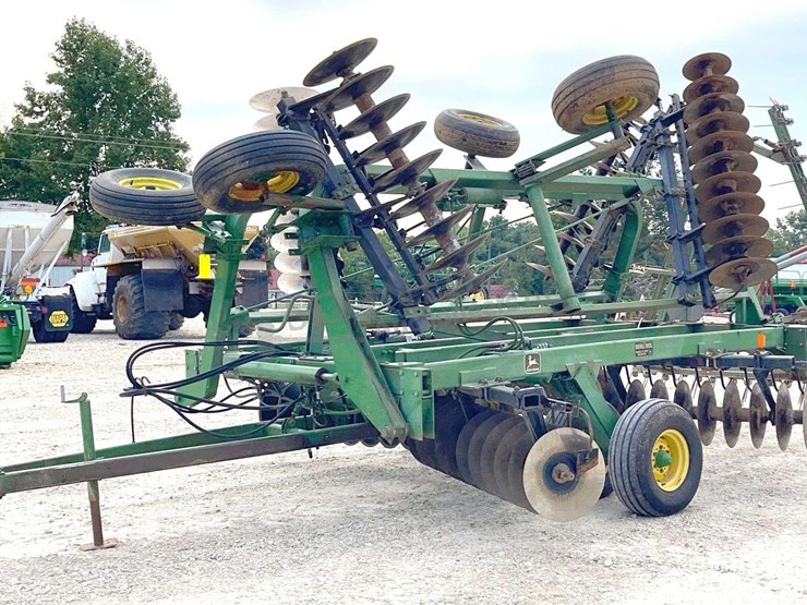 john-deere-235-image-2