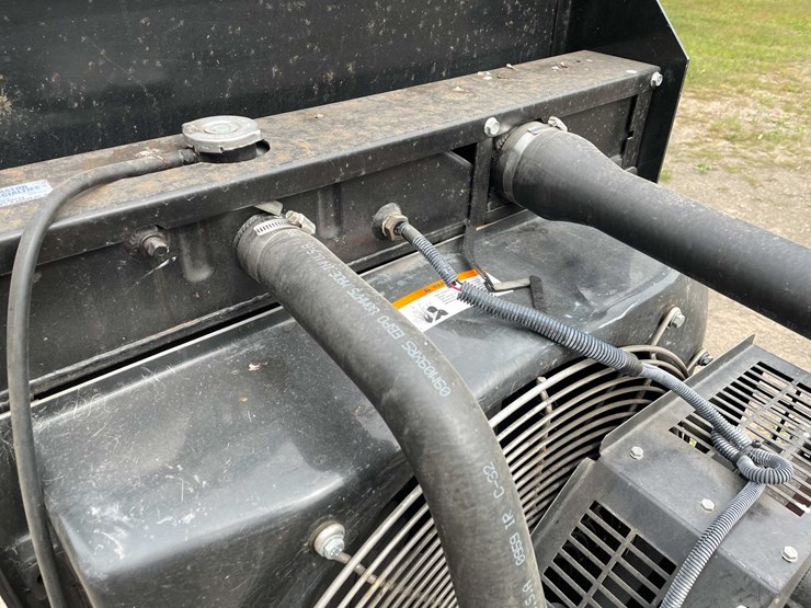 2010-john-deere-6-image-27