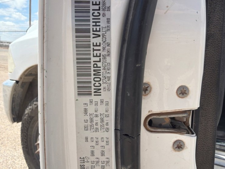 2017-dodge-ram-3500-image-11