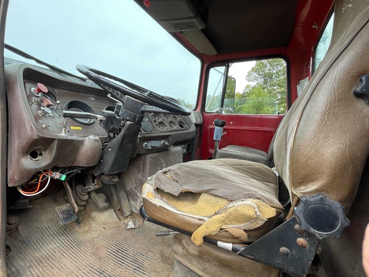 #5049-•-1980-ford-t/a-flatbed-dump-truck-(has-mi-title)-image-98