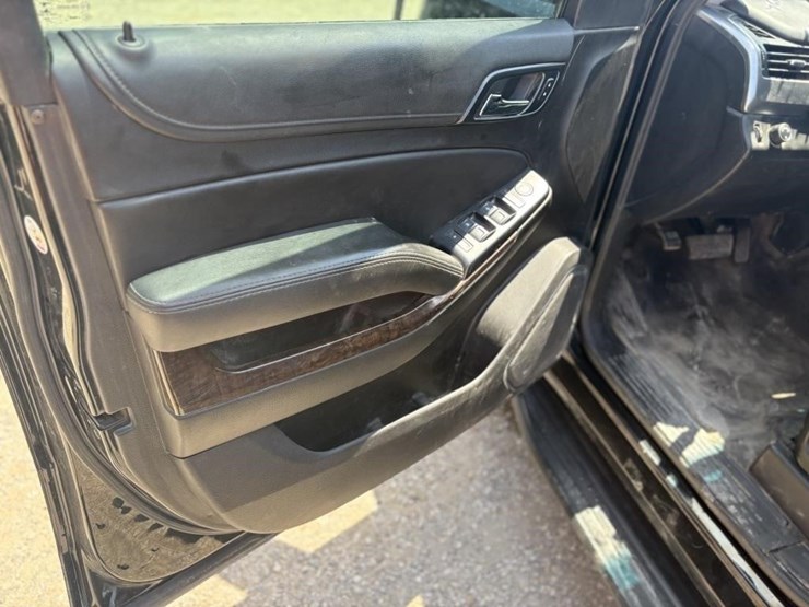 2019-chevrolet-tahoe-image-9