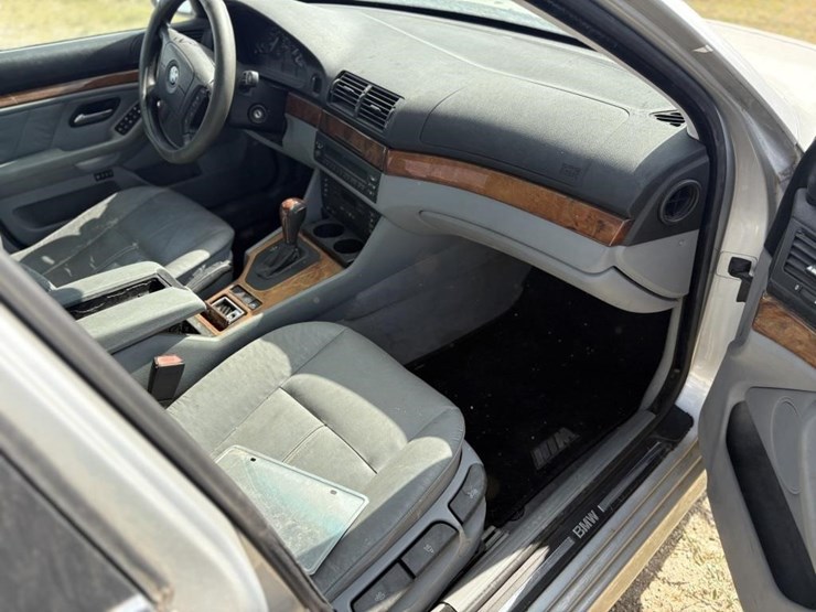 l1---2001-bmw-530i-image-18