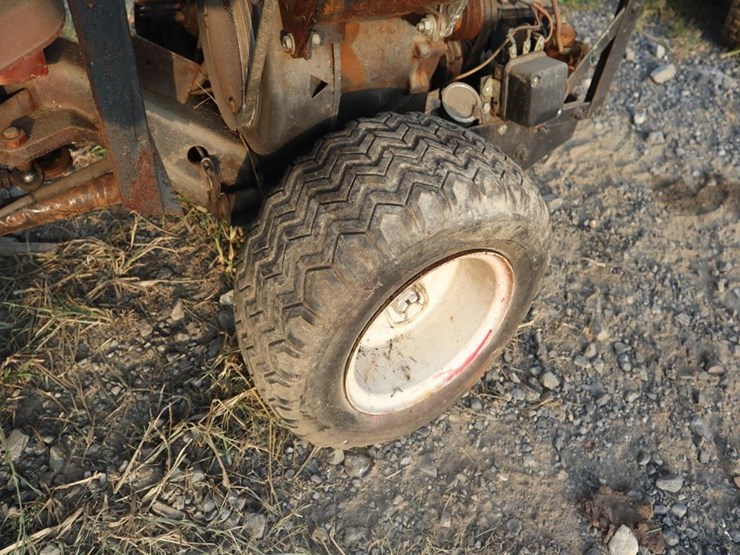 international-ek10-riding-tractor-image-12