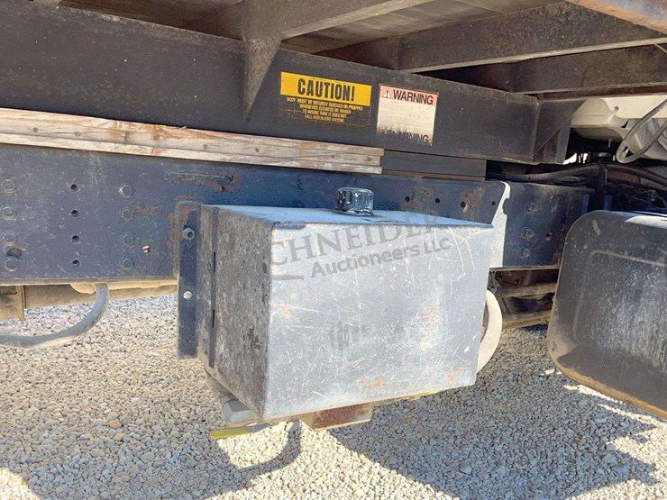 2002-chevrolet-c7500-single-axle-grain-truck-image-21