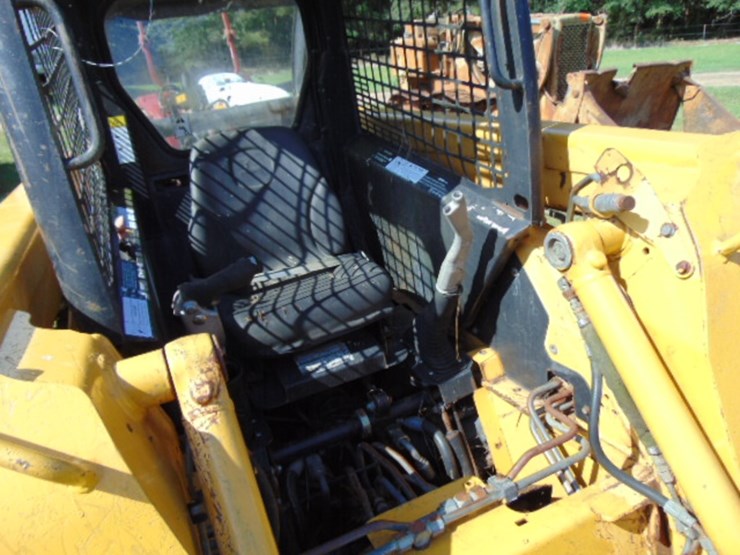 john-deere-230-image-4