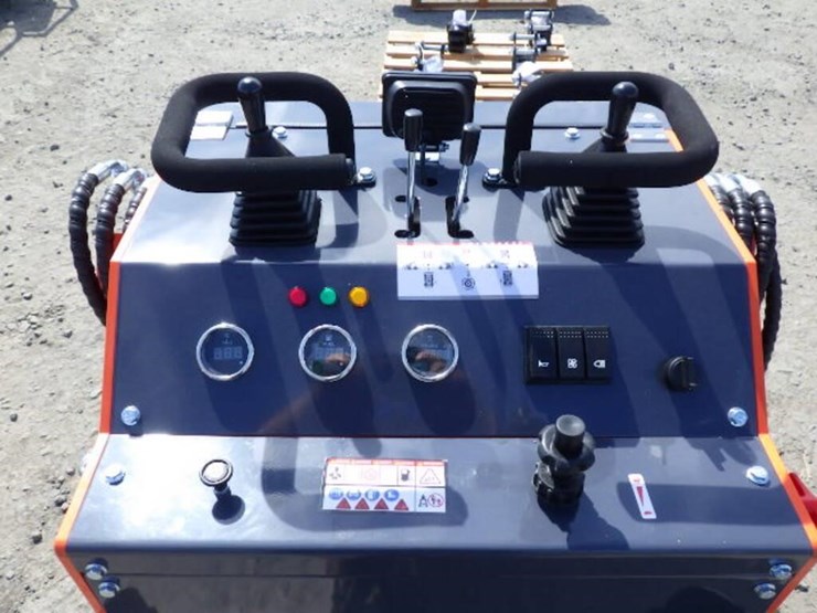 2026-tpm-t460-skid-steer-tracked-loader-image-13