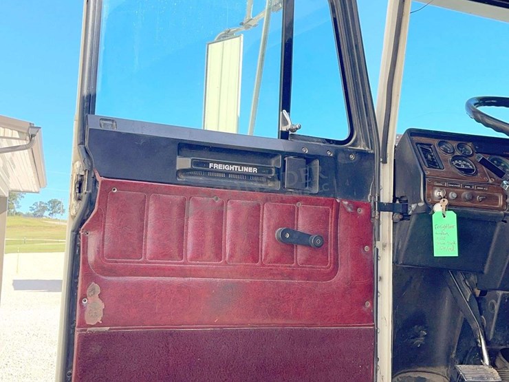 1989-freightliner-tandem-axle-grain-truck-image-37
