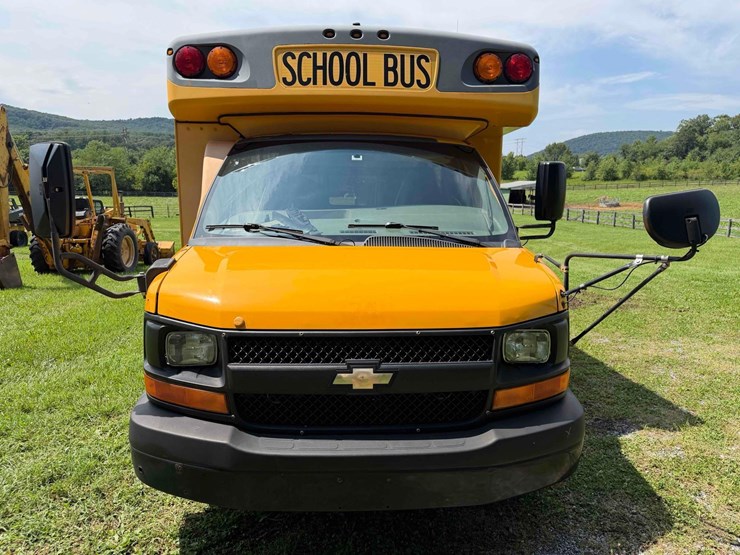 2012-chevrolet-20-passenger-school-bus-image-2