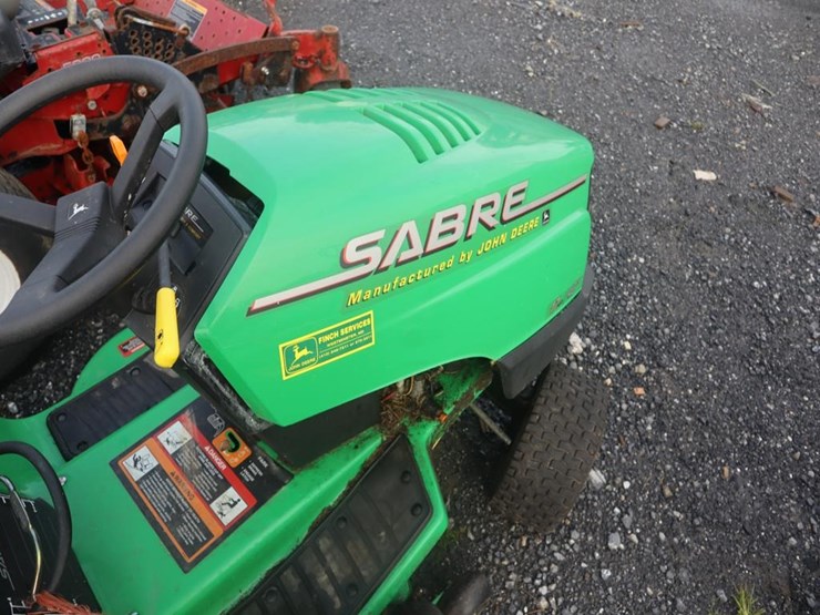 john-deere-sabre-riding-mower-image-14