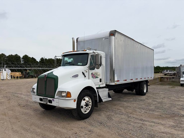 2003-kenworth-t300-image-8