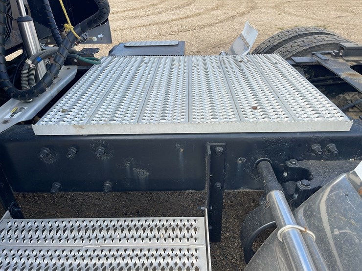 peterbilt-389-image-31