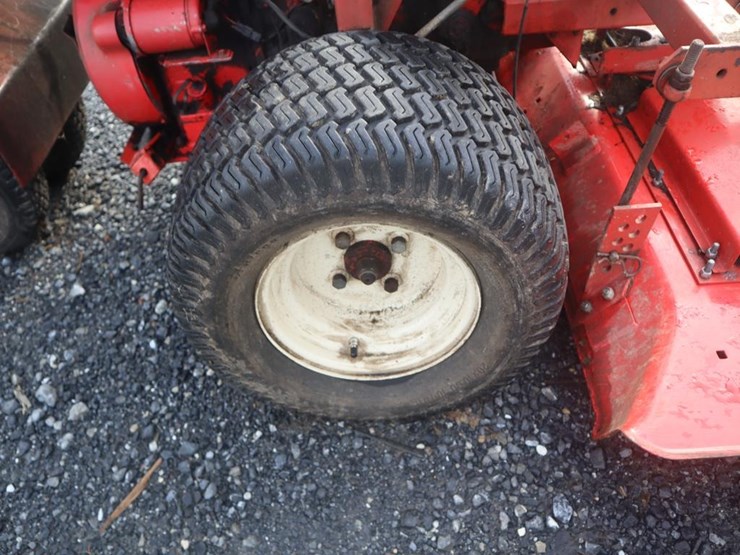 gravely-master-zero-turn-mower-image-9
