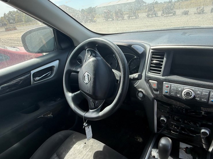 2016-nissan-pathfinder-image-25