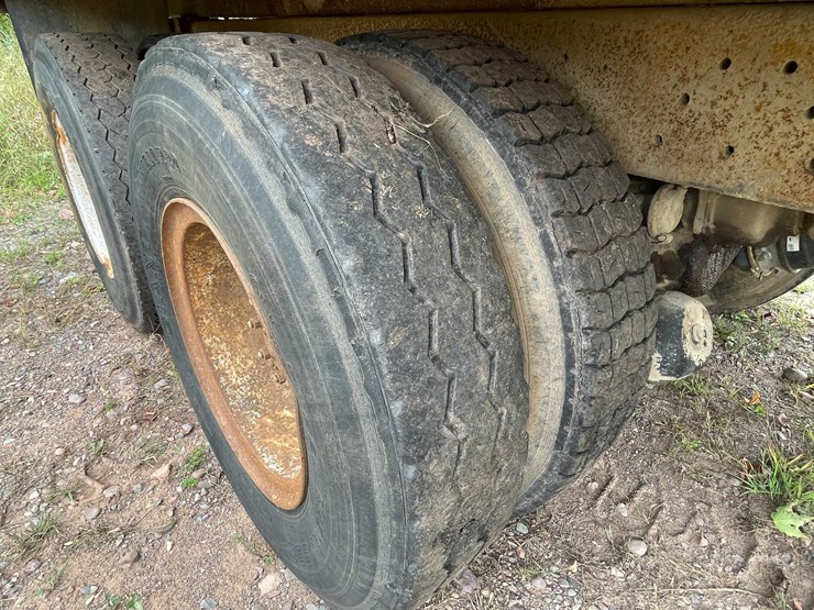 #5049-•-1980-ford-t/a-flatbed-dump-truck-(has-mi-title)-image-59