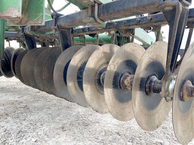 john-deere-235-image-16