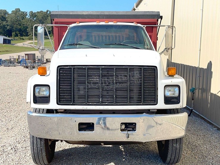 2002-chevrolet-c7500-single-axle-grain-truck-image-11