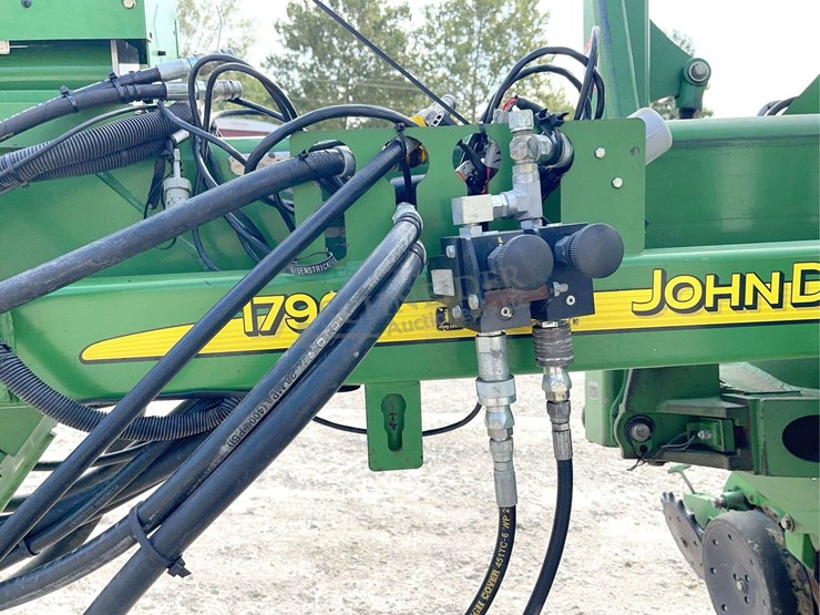 john-deere-1790-image-12