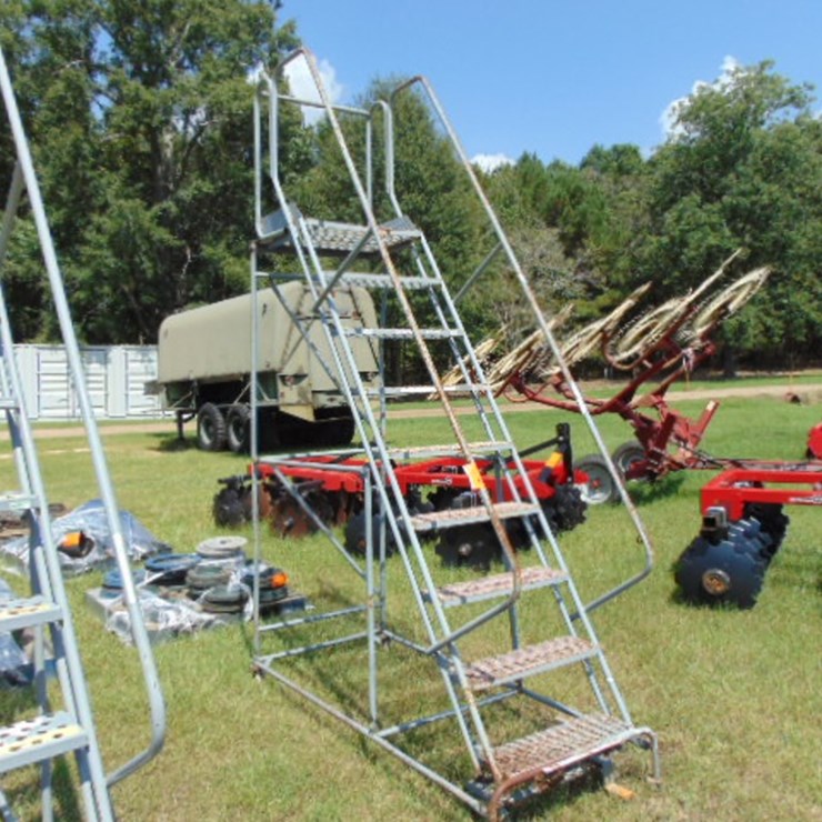 ROLLING LADDER