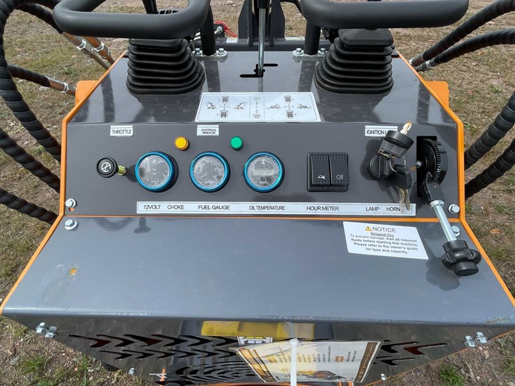 #5054-•-2026-landhonor-lhr-me380r3a-mini-skid-steer-loader-image-9