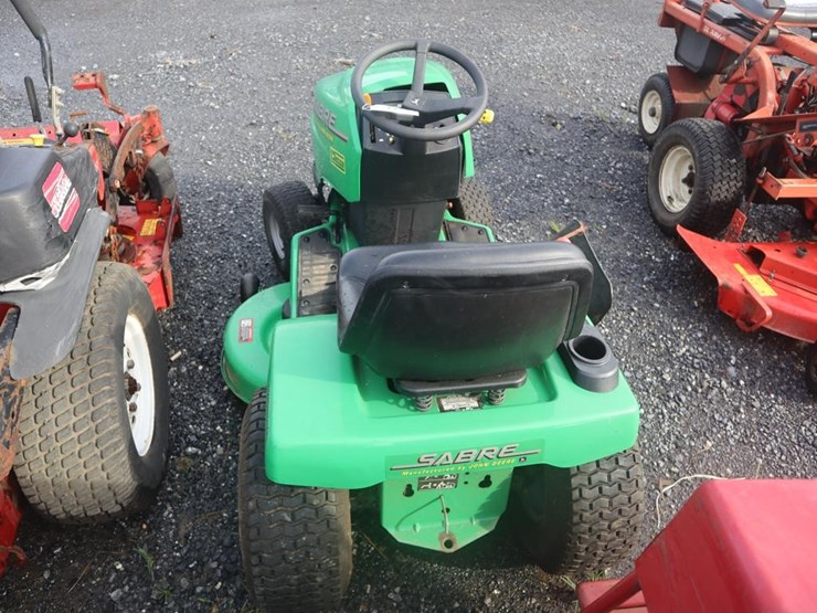 john-deere-sabre-riding-mower-image-6