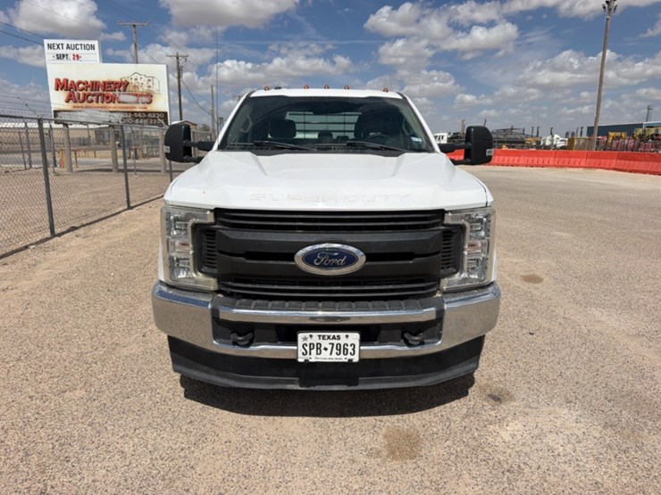 2019-ford-f350-image-2