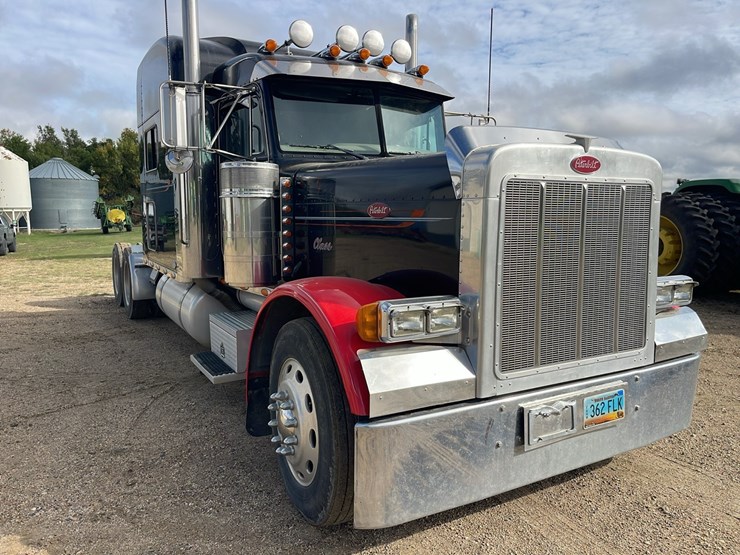 peterbilt-389-image-3