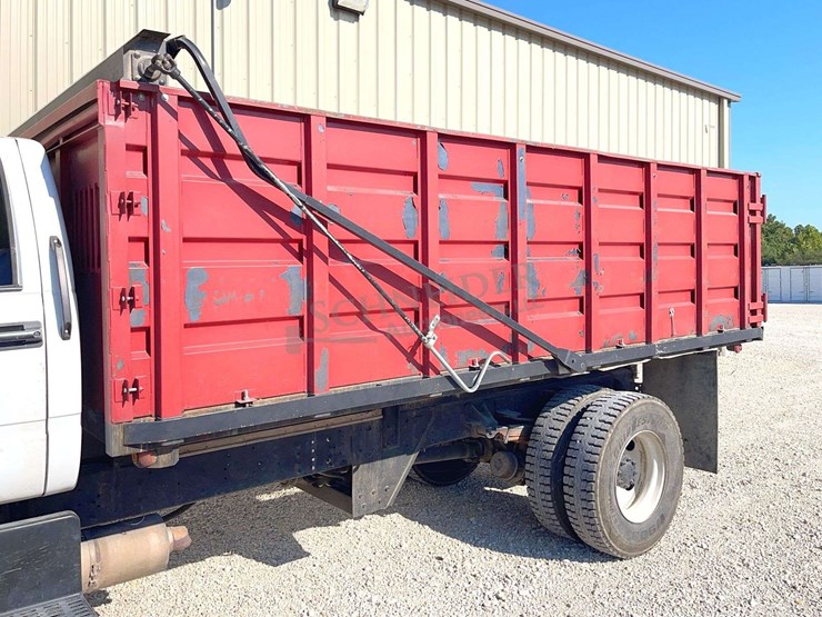 2002-chevrolet-c7500-single-axle-grain-truck-image-71