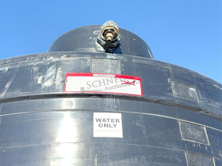 3,000-gallon-upright-poly-tank-image-6