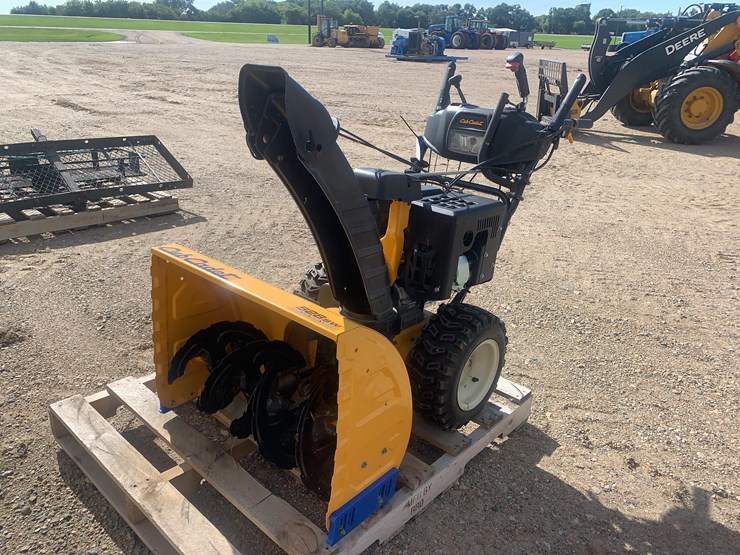 cub-cadet-528sw--snow-blower-image-1