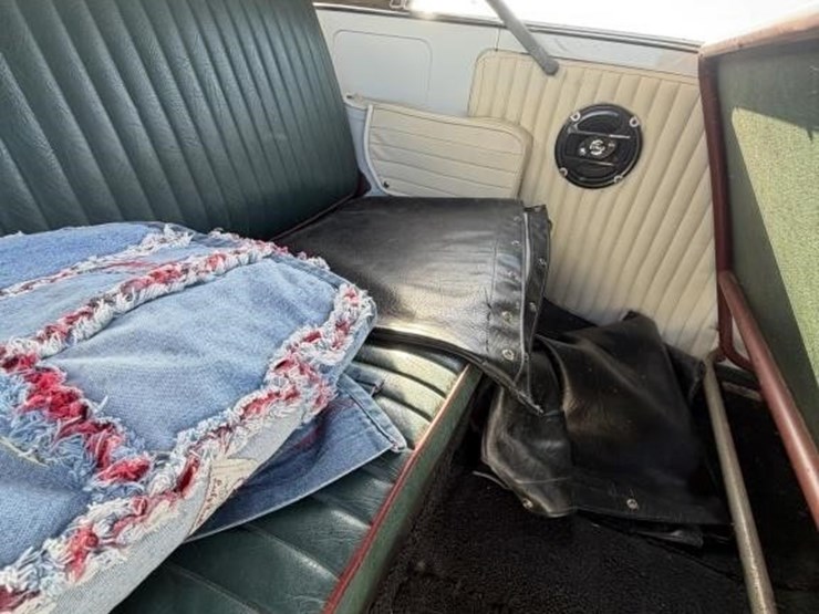offsite--1949-willy's-jeepster-image-15