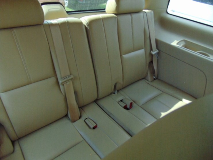 2011-chevrolet-tahoe-image-5