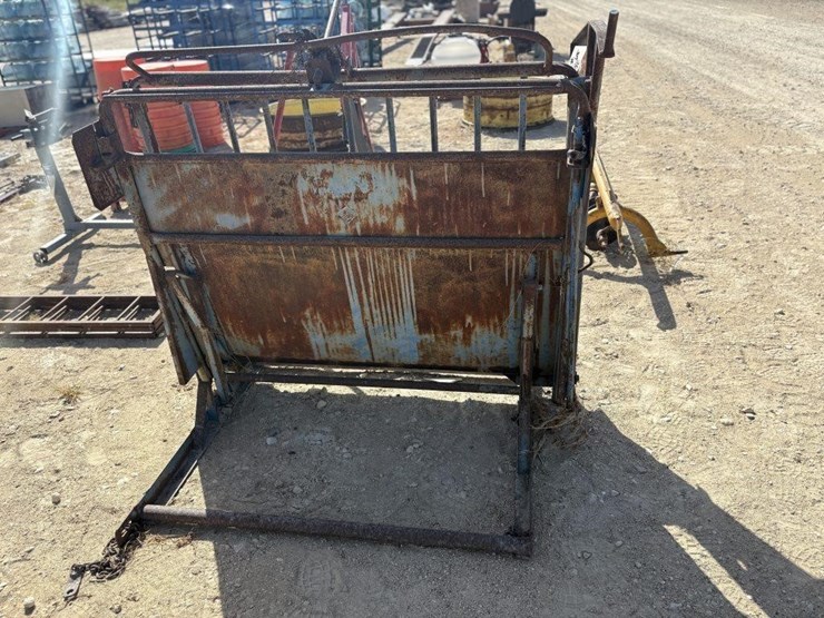 l3---priefert-calf-squeeze-chute-image-3
