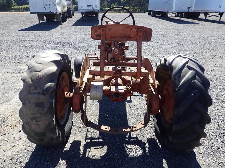 allis-chalmers-model-b-tractor-image-4