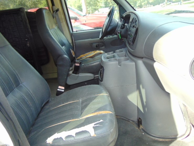 2004-ford-e350-image-6